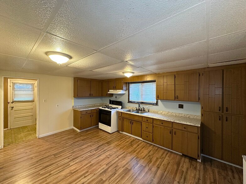 Building Photo - 105 W Chartes St