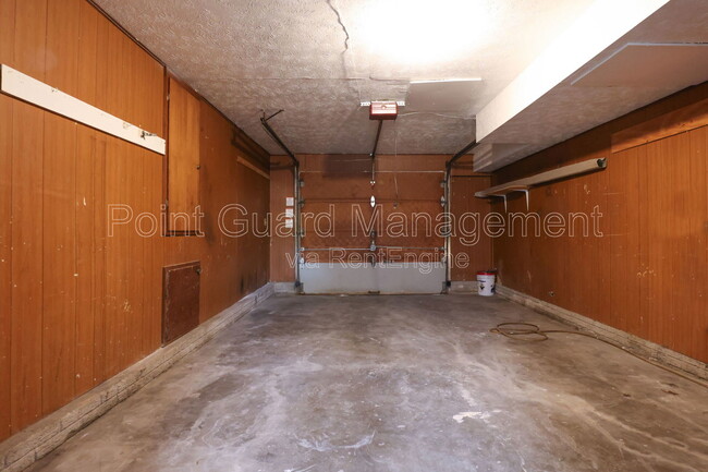 Building Photo - 5917 Fort St