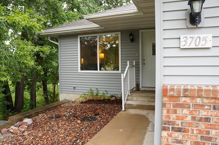 Building Photo - 3705-3707 Valley View Pl