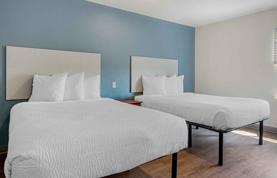 Building Photo - Furnished Studio-Indianapolis - Lawrence