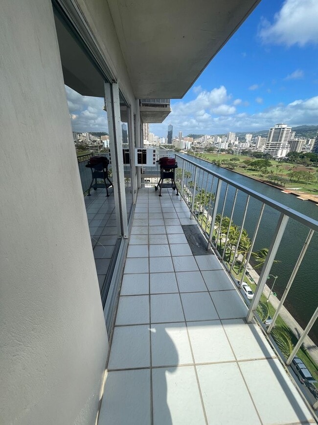 Building Photo - Fully furnished with amazing panoramic views.