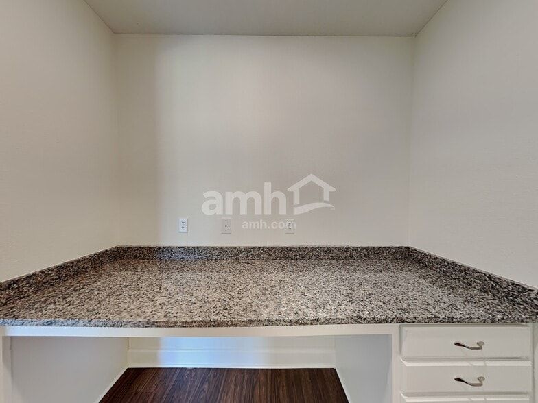 Building Photo - 1235 Tan Tara Trail