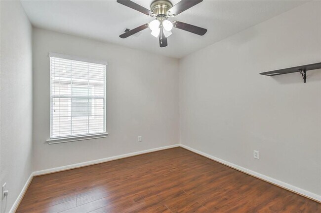 Building Photo - 7718 Shavano Ln
