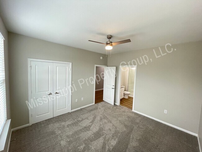 Building Photo - 517 Olive Branch Way