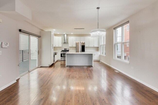 Building Photo - 3238 N Kilbourn Ave