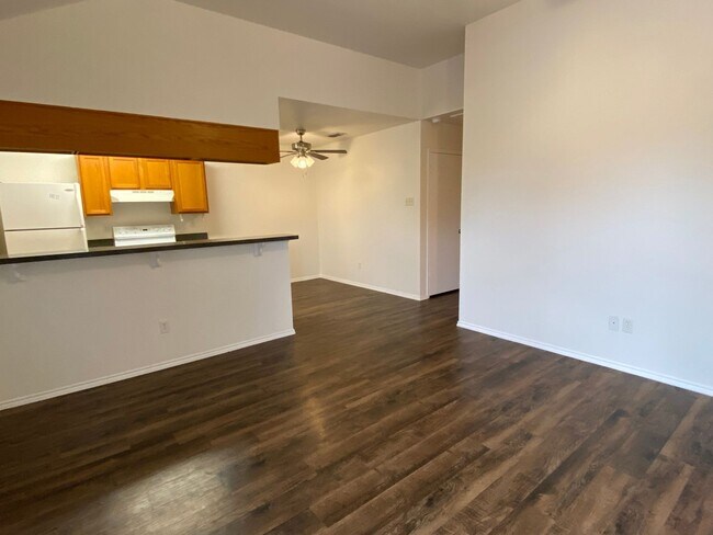 Building Photo - 641 Woodard Ave