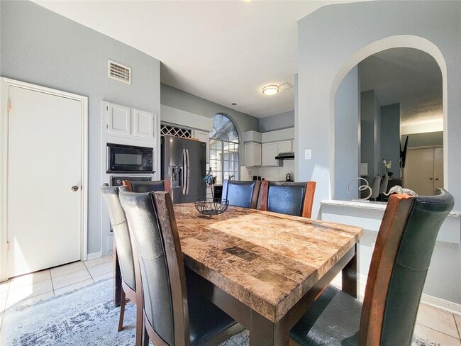 Building Photo - 7122 River Garden Dr
