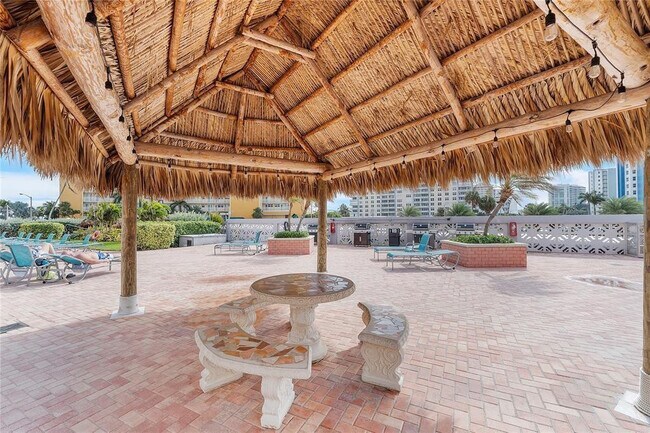 Building Photo - 405 N Ocean Blvd