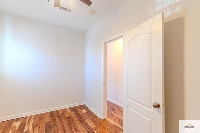 Building Photo - 2608 E Fayette St
