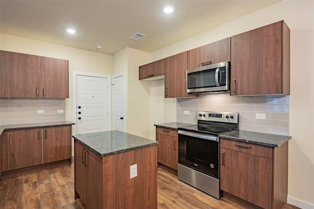 Building Photo - 601 Blackland dr