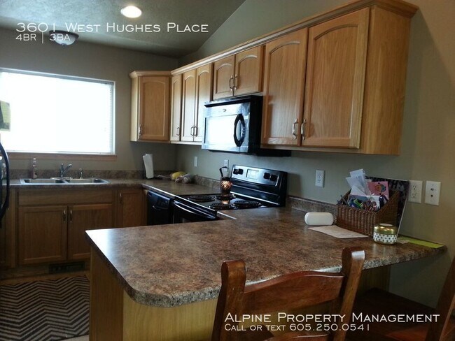Building Photo - 4 Bed/3 Bath Twinhome For Rent!!