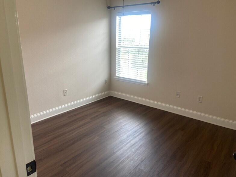 Building Photo - 4115 Crownwood Dr