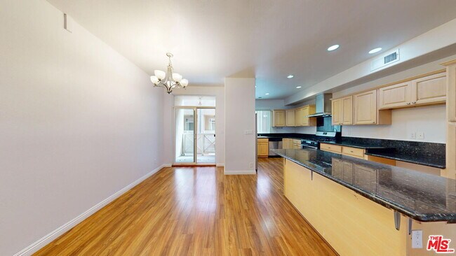 Building Photo - 11622 Oxnard St