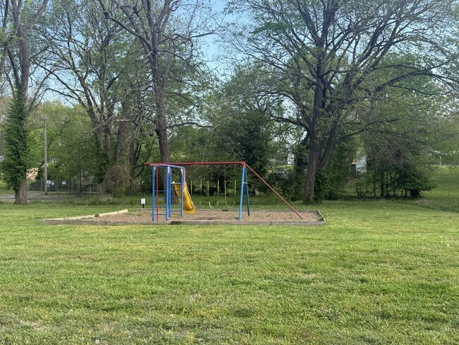 Building Photo - 3611 Bahama Dr