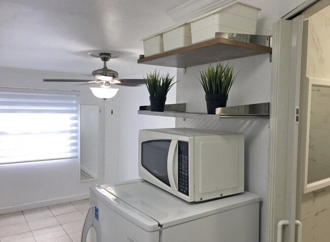 Building Photo - Efficiency/Studio for Rent – Available Imm...