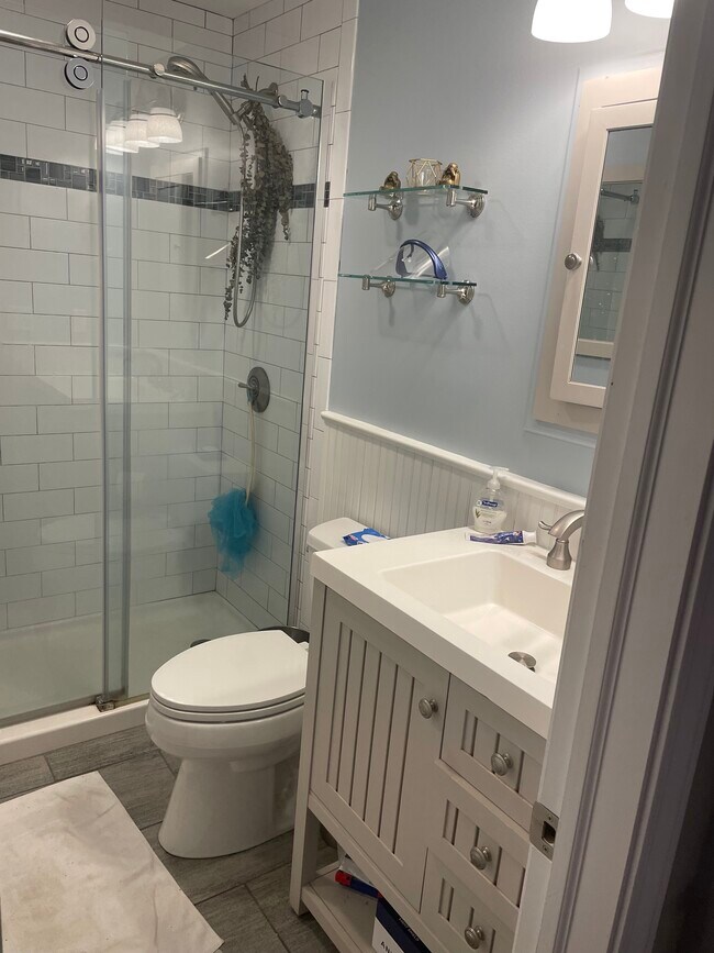 Bathroom - 591 Glendale Ave