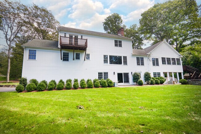 Building Photo - 38 Berndale Dr