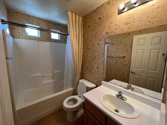 Building Photo - Coming Soon!!! 8-1-25 Great former model h...