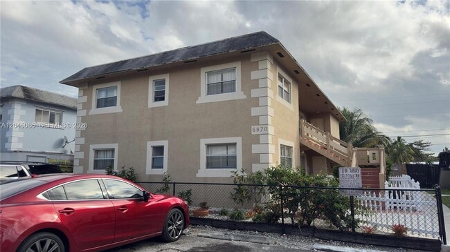 Building Photo - 5870 NW 16th Pl