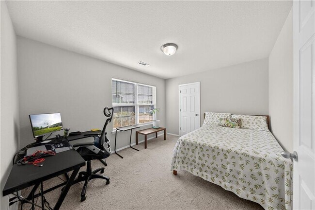 Building Photo - 6804 SW Whitmarsh Rd