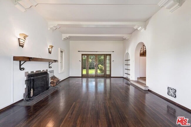 Building Photo - 1304 San Vicente Blvd