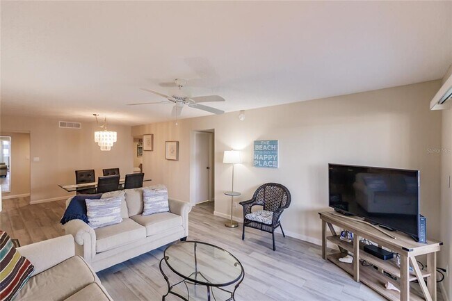 Building Photo - 1055 W Peppertree Dr