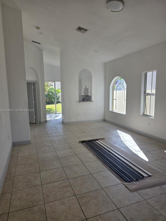 Building Photo - 3930 NE 12th Dr