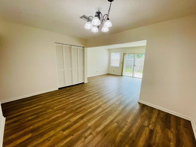 Building Photo - Townhome in Ormond Beach