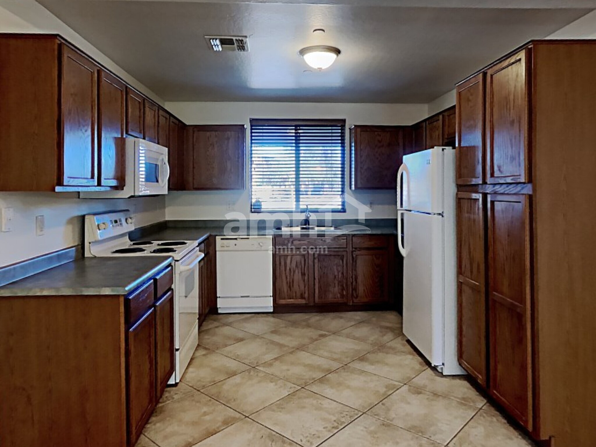 Building Photo - 7508 S 37th Ln