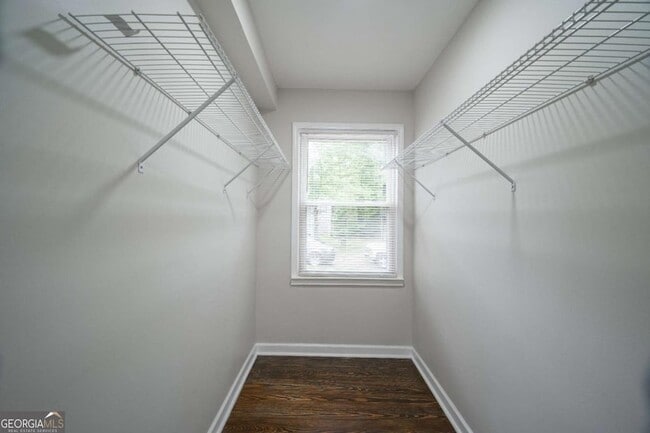 Building Photo - 2137 Delowe Dr