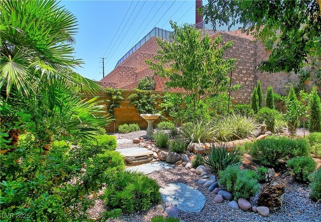 Building Photo - 2859 Dunnottar Ave