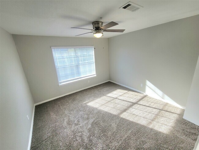 Building Photo - 5920 Arncliffe Dr