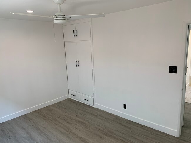 guest bed - 555 Avenue A