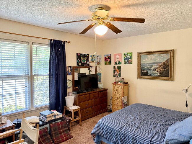 Building Photo - Charming 2-bedroom, 1-bathroom Brick Home Available July 2026