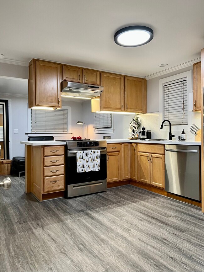 Building Photo - 551 N 137th St