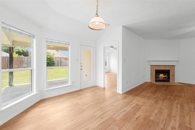 Building Photo - 9825 Tyler Dr