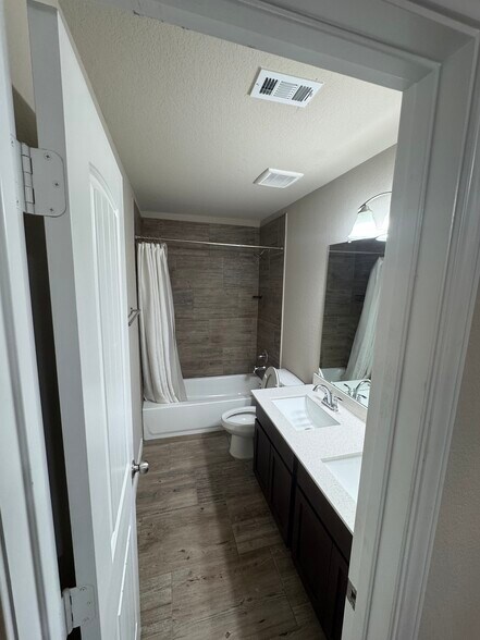 Building Photo - 7911 Tuscan Cypress Dr