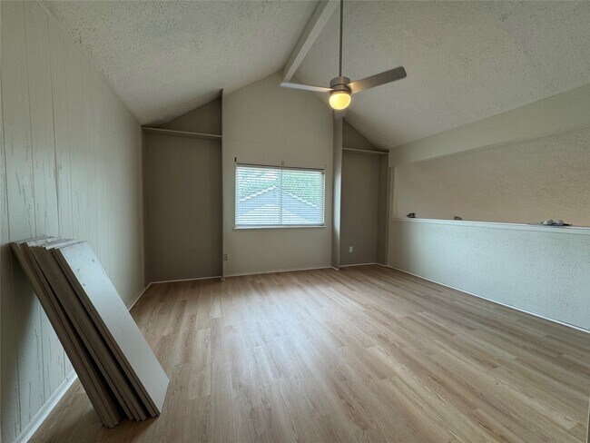 Building Photo - 22018 Elsinore Dr