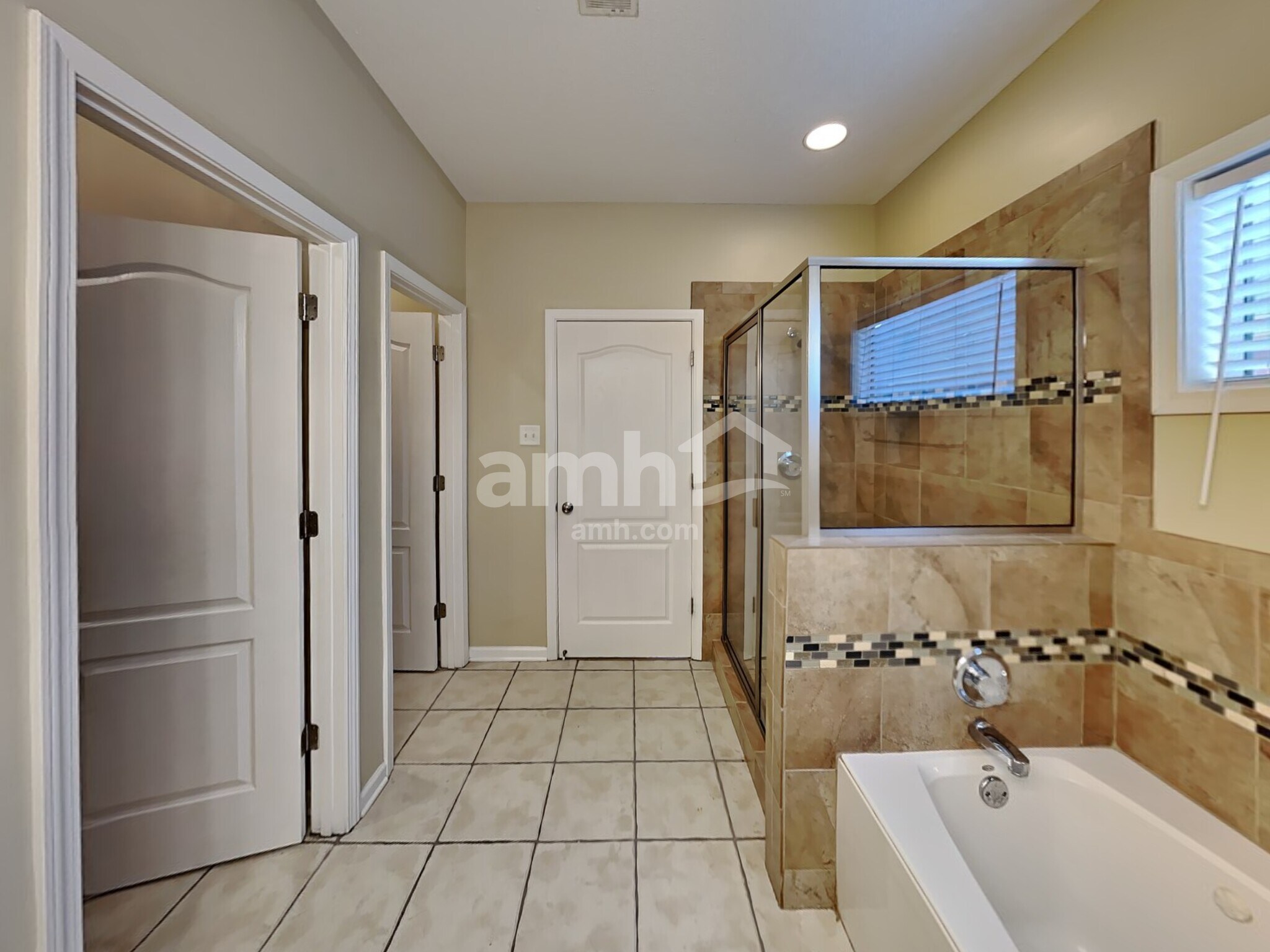 Building Photo - 9846 Alexanders Ridge Dr