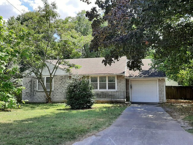 Primary Photo - Very cute 2 Bedroom home on a corner lot f...