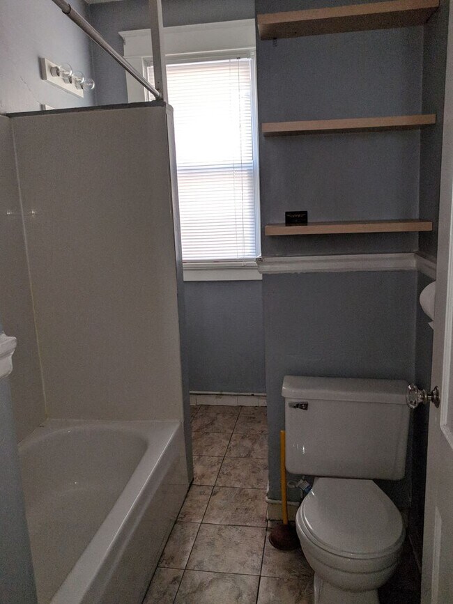 Building Photo - 118 S Colonial Ave