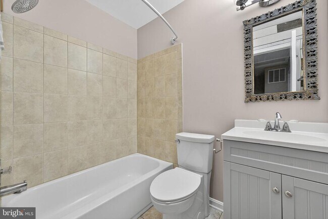 Building Photo - 8605 Western Oak Dr