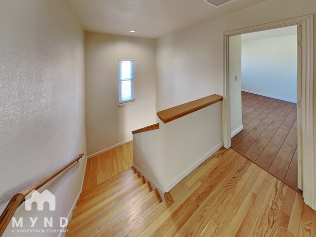 Building Photo - 125 Rosa Flora Cir