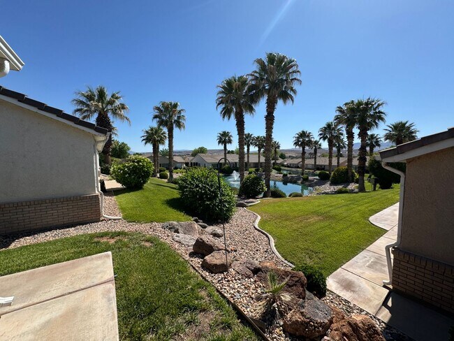Building Photo - Paradise Cove Home!