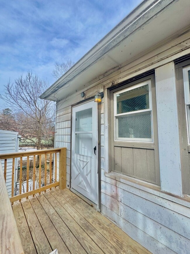 Building Photo - 295 S 14th St