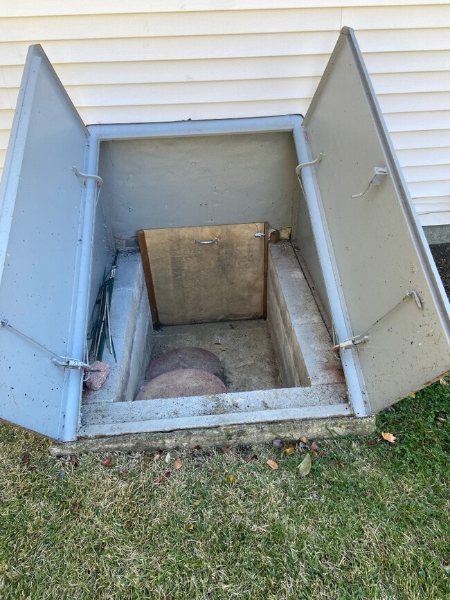 Building Photo - 253 Holly Ave