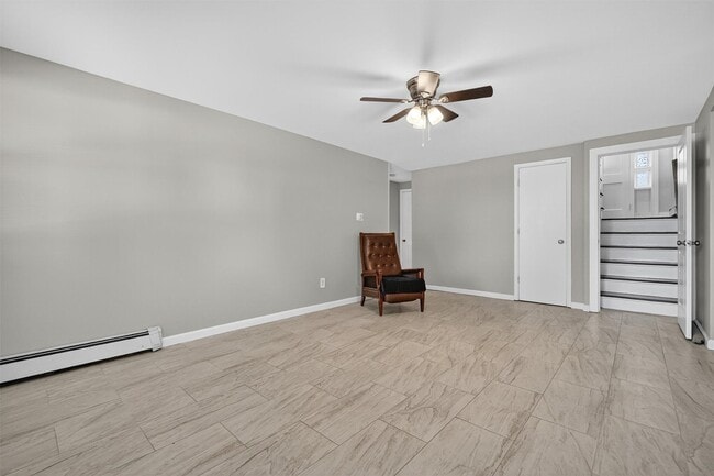 Building Photo - 76 Amundsen Ln