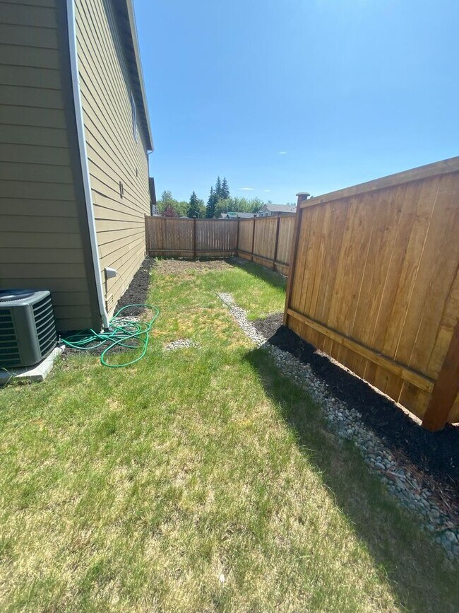 Building Photo - Spacious, modern 5-bed, 2.75-bath in sought-after Daisy Crossing Community in Sultan