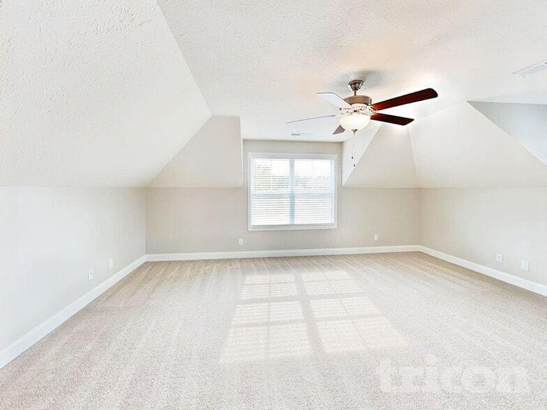 Building Photo - 204 Bonnell Dr