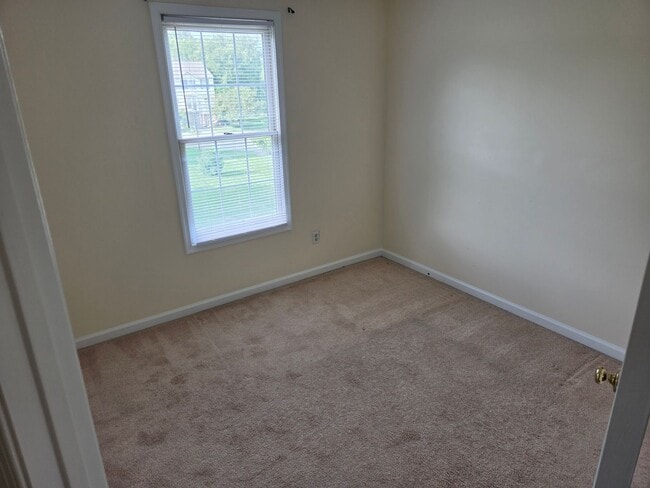 Building Photo - 131 Attic Ct